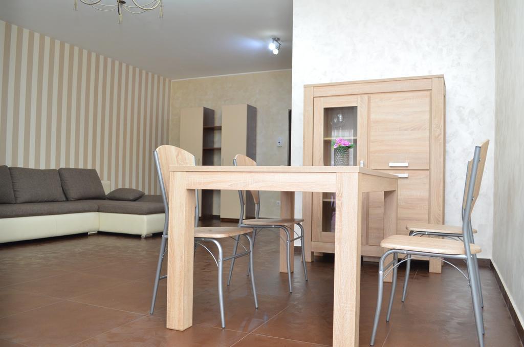 Bhoeme Apartament Oradea Ngoại thất bức ảnh